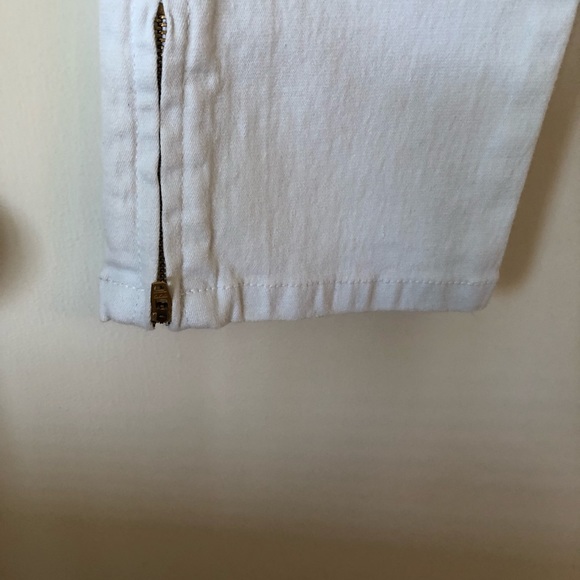 Jeans, DG2 White Stretch Skinny Jeans with ankle zippers and gold accent… - Picture 8 of 16